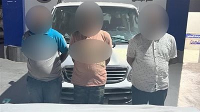 انتحلوا صفة رجال شرطة.. القبض على 3 أشخاص استدرجوا آخر لسرقته في البساتين 