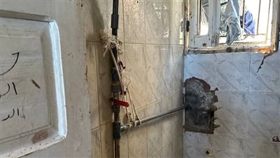 تعرضت للصعق أثناء الاستحمام.. النيابة الإدارية تعاين موقع حادث مصرع طفلة في بلطيم | صور 