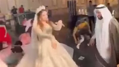 طلع مصري.. أول تعليق من مدعوة بحفل زفاف العريس الخليجي: خدت الفلوس عادي والعروسة مش فارق معاها كلام الناس