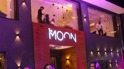 غلق وتشميع مطعم وكافيه The Moon Lounge بالنزهة لوجود أعمال مخالفة