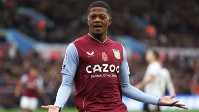 بعد اتهامه بالاعتداء على مشجع.. الشرطة الإنجليزية تحقق مع لاعب أستون فيلا