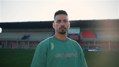 الجانب المظلم في كرة القدم.. قرار طبي خاطئ يجبر لاعبا إسبانيّا على الاعتزال 