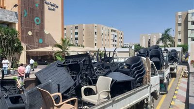 تحرير 14 محضرًا ضد أصحاب المحالات التجارية لتعديهم على ممرات المشاة بالشروق