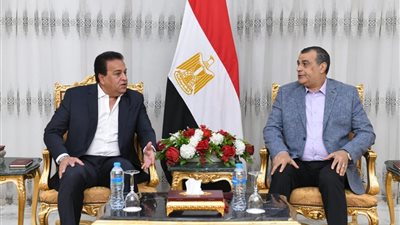 وزيرا الإنتاج الحربي والصحة يبحثان التعاون المشترك في مجال إقامة المستشفيات الميدانية