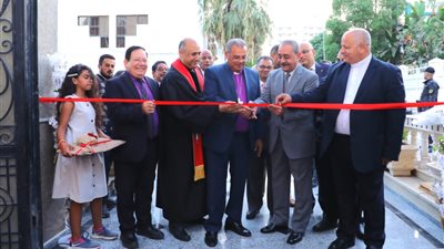 رئيس الإنجيلية ومحافظ الإسماعيلية يشهدان الاحتفال بـ مباني الكنيسة الإنجيلية بعد تجديدها