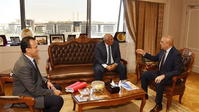 وزير الإسكان: اهتمام كبير بتنفيذ المشروعات التنموية والخدمية لخدمة أهالي الوادي الجديد