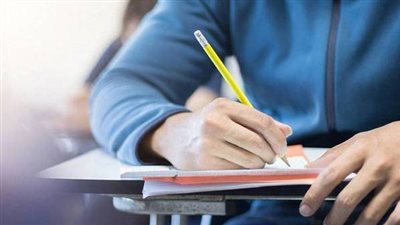 تداول أجزاء مزعومة لامتحان الاقتصاد لطلاب الثانوية العامة دور ثان.. والتعليم تحقق