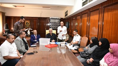 قرعة علنية لاختيار الفائزين بخطوط سير عربات الأجرة بقنا الجديدة