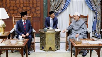 شيخ الأزهر يستقبل رئيس جامعة علوم القرآن بجاكرتا ويبحثان سبل الدعم الدعوي لأئمة إندونيسيا