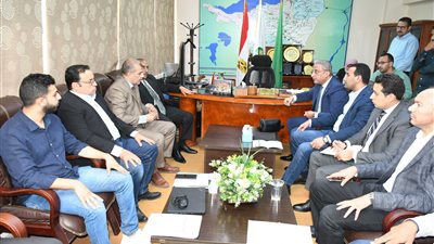 محافظ الفيوم يتابع معدلات تنفيذ مشروعات مياه الشرب والصرف الصحي