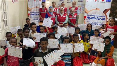 أنشطة رياضية وترفيهية ودعم نفسي.. االهلال الأحمر ينظم معسكرا للأطفال القادمين من السودان | صور 