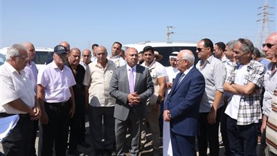 وزير النقل يتفقد أعمال رفع كفاءة طريق القنطرة - العريش بشمال سيناء