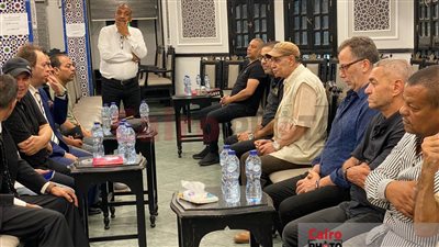 نجل أحمد الشوكي يتلقى العزاء في والده بمسجد الخلفاء الراشدين