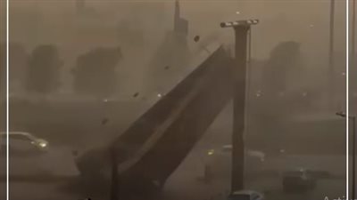 السعودية تطلق الإنذار الأحمر مجددًا في مكة المكرمة.. وتحذر من أمطار غزيرة وبرد وسيول 