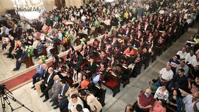 البابا تواضروس يكرم أوائل الدبلومات الفنية والثانوية العامة 2023 | صور