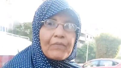 نفسي ابني يتعالج من انسداد الشرايين.. أم حسن أشهر بائعة ترمس بالجيزة: اشتغلت لما لقيت بيتي محتاج | بث مباشر 