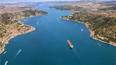 استئناف حركة الملاحة جزئيا بمضيق الدردنيل بعد غلقها بسبب الحريق