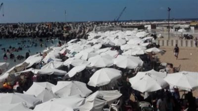 مصايف الإسكندرية: نسبة الإقبال على الشواطئ بلغت 100% بسبب ارتفاع درجات الحرارة 