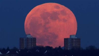 القمر العملاق.. ظاهرة كونية مركبة ينتظرها العالم آخر ليلة من أغسطس