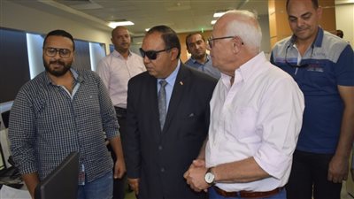 محافظ بورسعيد يتفقد مركز الخدمات اللوجستية ويوجه الشكر لرجال الجمارك | صور 