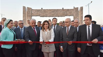 وزيرة الثقافة تفتتح معرض السويس للكتاب في دورته الأولى بمشاركة 40 ناشرًا | صور