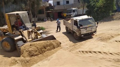 إخلاء محجر لبيع مواد البناء بدون ترخيص بقرية دمشلي بالبحيرة