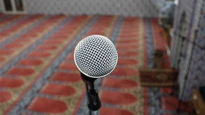 اعتاد أهل قريتنا استعمال ميكرفون المسجد في النداء على شيء ضائع.. أستاذ فقه يوضح الحكم