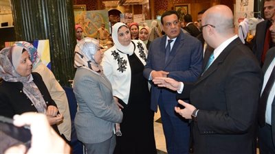 وزيرا التنمية المحلية والتضامن الاجتماعي يفتتحان معرض أيادي مصر للحرف اليدوية والتراثية
