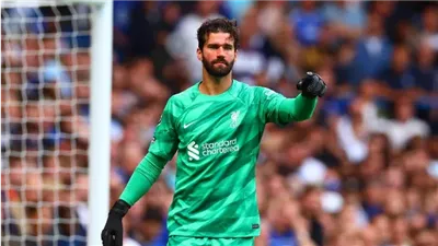 خطيرة.. كلوب يثير القلق بشأن إصابة أليسون بيكر