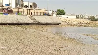 انحسار مياه شواطئ الغردقة بسبب الجزر وغياب المصطافين | بث مباشر