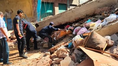 مصرع شخص وإصابة 2 في انهيار عقار بالإسماعيلية.. وجارٍ البحث عن مفقودين | بث مباشر
