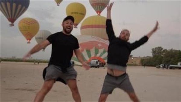 فرحة السائحين بانطلاق