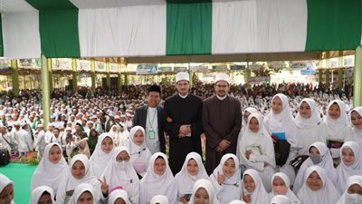 آلاف الإندونيسيين يحتشدون لاستقبال علماء الأزهر والاحتفاء بهم| صور 