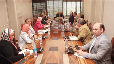 وزير الزراعة يعقد اجتماعًا لمناقشة سبل النهوض بالنباتات الطبية والعطرية وتعظيم الاستفادة منها 