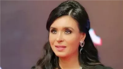 الراقصة دينا: مابخدش إجازات في موسم الصيف.. واستعد لتصوير فيلم كتف قانوني قريبًا