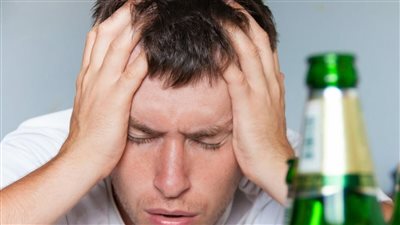 تقرير طبي يحذر من تناول الكحول بسبب تأثيره على الصحة العامة