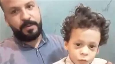 والد الطفل مالك المتبرع بأموال حصالته لمساعدة عروسة بالفيوم: دي دماغ راجل كبير | بث مباشر