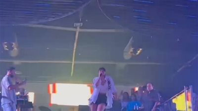 مدير أعمال اللبنانية سارة زكريا بعد الهجوم عليها بسبب حفلها بالساحل: بتهزر مع الجمهور ومحدش يقدر يمنعها تيجي مصر