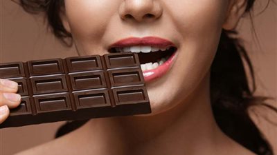 هل تساهم الشوكولاتة الداكنة في خفض ضغط الدم؟