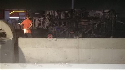 السيطرة على حريق نشب بسيارة نقل بمدينة 6 أكتوبر.. وإصابة شخصين | صور