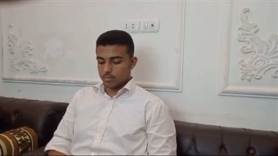 تفاجأ بالرسوب.. عزت طالب ثانوية أزهرية تسلم شهادة نجاحه وصدمته نتيجة الدور الثاني