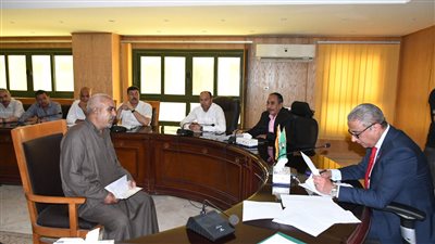 محافظ الفيوم يوجه بتحمل مصروفات طالبة وتنفيذ مشروعات للأولى بالرعاية