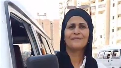 اشترت عربية عشان تطلع عمرة.. أم أحمد أشهر سائقة ميكروباص بالجيزة: اتعلمت السواقة في يوم واحد| بث مباشر 