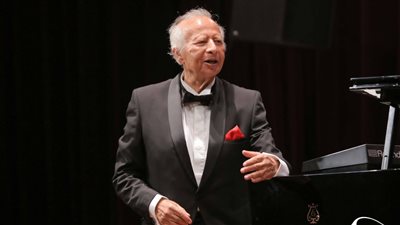 الموسيقار هاني شنودة يُبدع على خشبة المسرح الكبير بمكتبة الإسكندرية