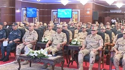 وزير الدفاع يلتقي عددًا من قادة القوات المسلحة لبحث الأحداث الجارية وتأثيرها على الأمن القومي 