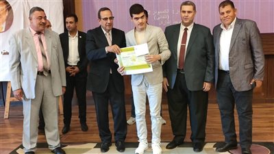 محافظ شمال سيناء يكرم أوائل الشهادات العامة والأزهرية في يوم التفوق