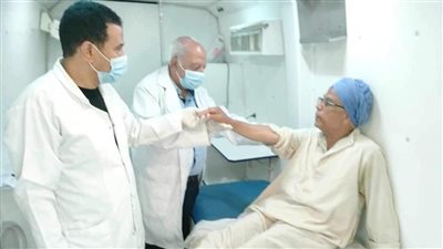 تقديم الخدمات الطبية المجانية لـ 1944 حالة خلال قافلة بالمنيا