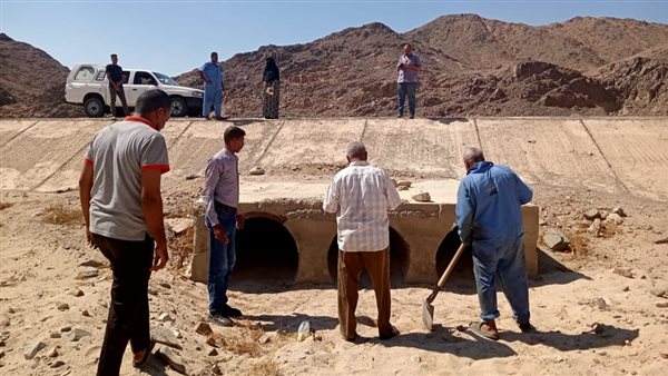 تطهير مخرات السيول