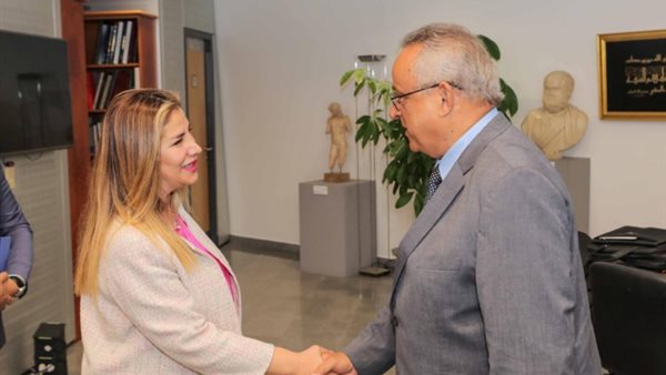 لقاء أحمد زايد مدير