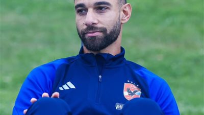 الفحص الطبي يحسم موقف عمرو السولية من لقاء شباب بلوزداد